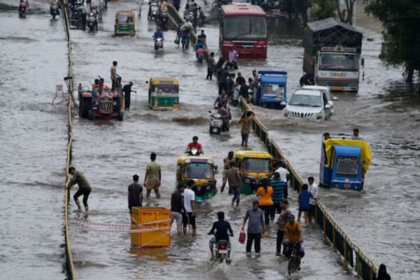 Rain will not stop in Gujarat now, IMD issued orange alert