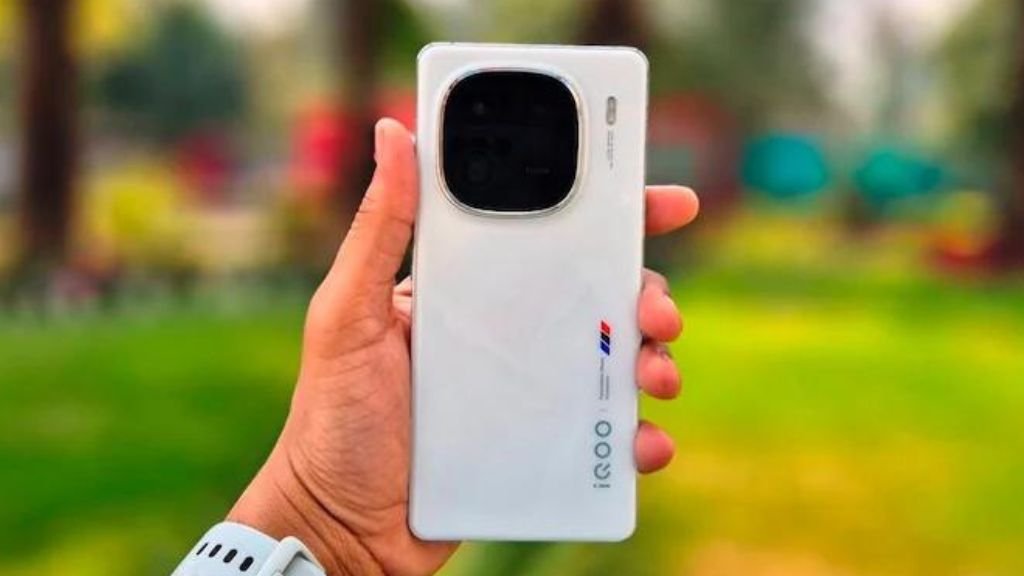 Low prices for the iqoo 12 5g at the amazon great indian festival