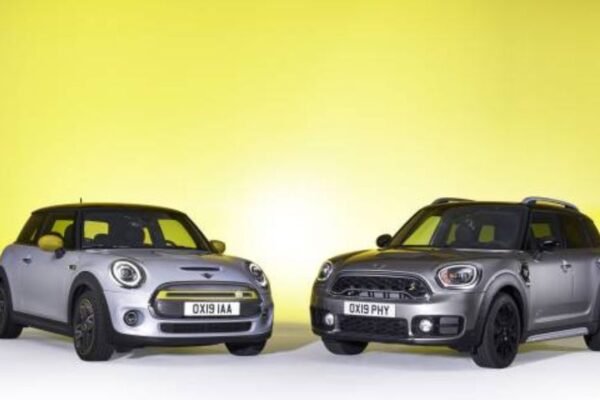 Which is Better, Gasoline or Electric? Compare the Mini Cooper S and Mini Cooper SE