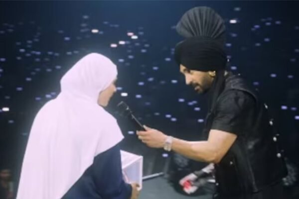 A pakistani fan received a present from diljit dosanjh in front of the entire world