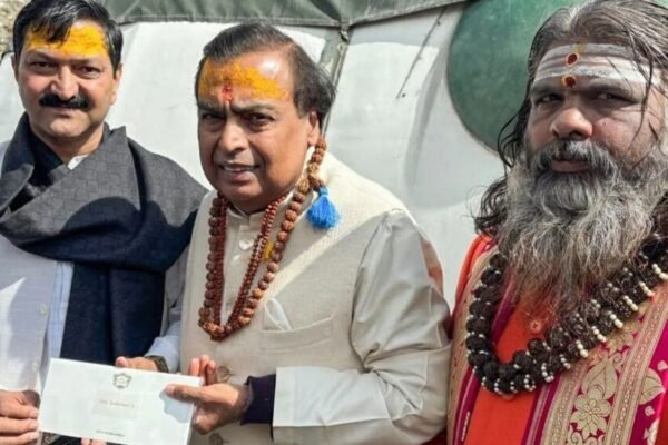 On his trip to badri,kedarnath dham, famous industrialist mukesh ambani gave rs.  5 crore.