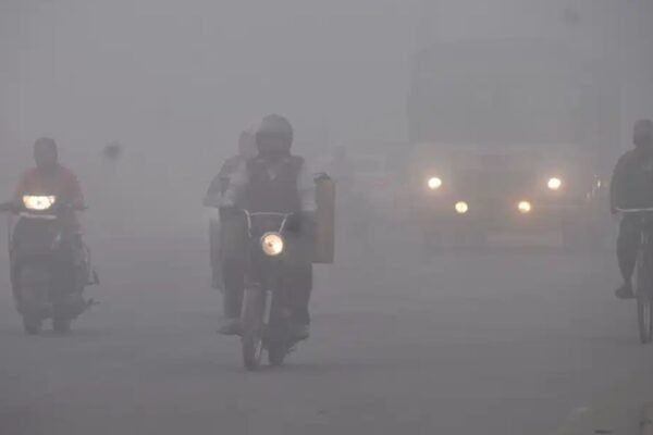 Delhi has transformed into a gas chamber with pollution increasing and smog still covering the ncr