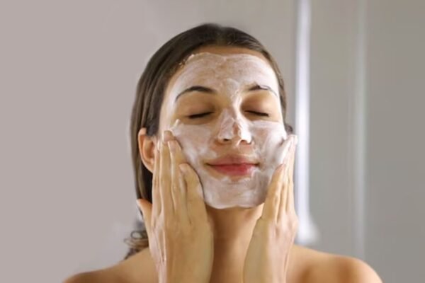 Five Easy Steps to Clean Your Face at Home With Natural Ingredients