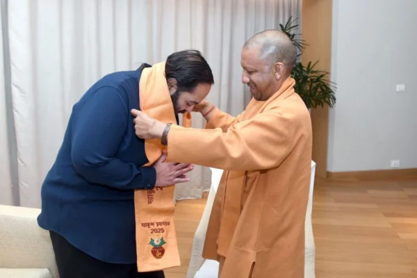 Anant Ambani First Saw Yogi Adityanath in Mumbai, Chief Minister Invited Him to The Maha Kumbh